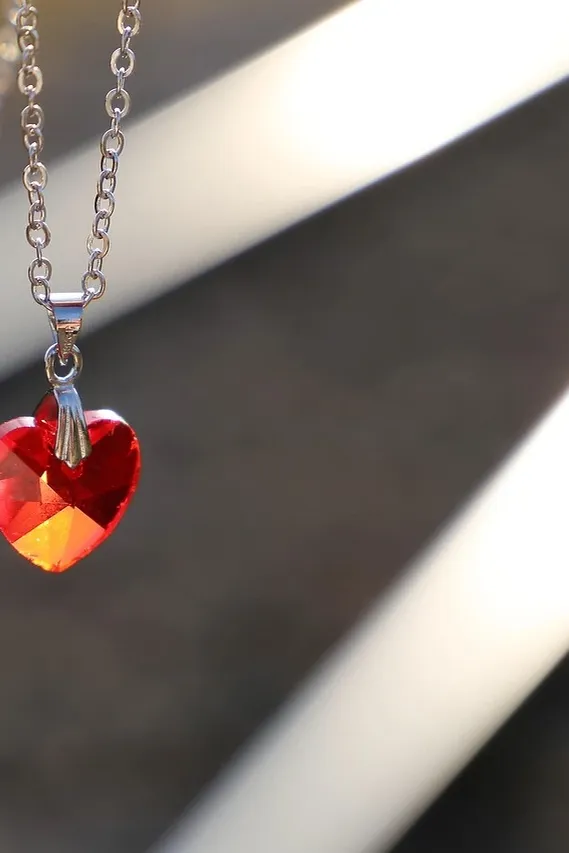 Bordered Heart Chain Necklace